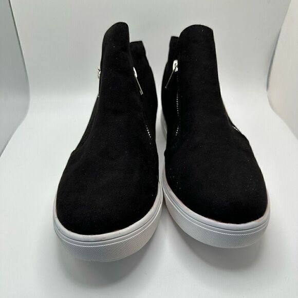 CUSHIONAIRE Women's Hart Hidden Wedge Sneaker 9 WIDE BLACK - Picture 2 of 7